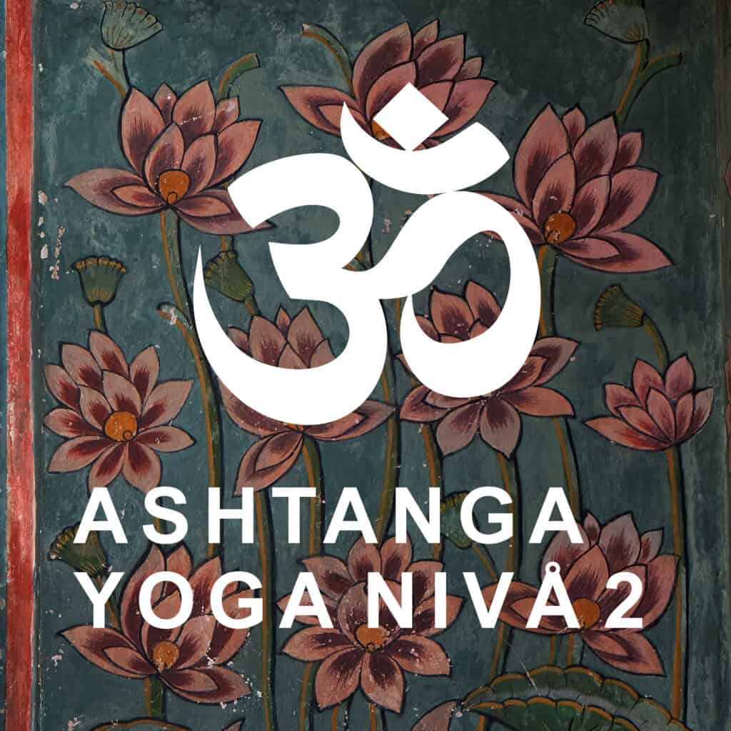 Aum-symbol med texten Ashtanga Yoga nivå 2